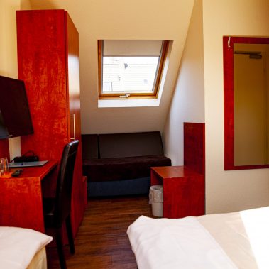 Ein Bild eines Zimmers im Rheinblick Hotel.